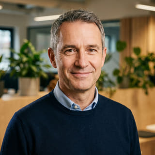 Profilbilde som viser James Mitchell, oppført som administrerende direktør hos Selje Vermolund